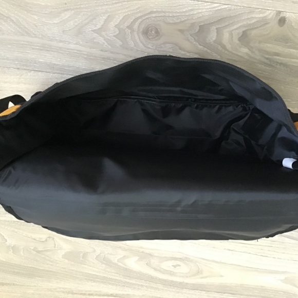 Black Yellow Bag - Picture 5 of 9